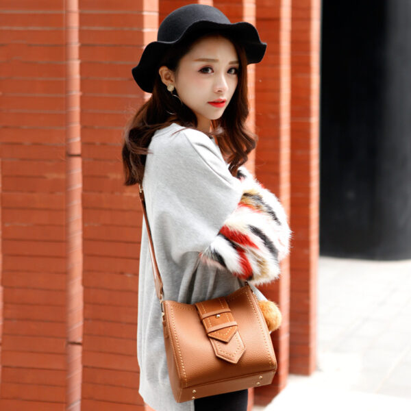 Simple and Versatile One-Shoulder Messenger Bag