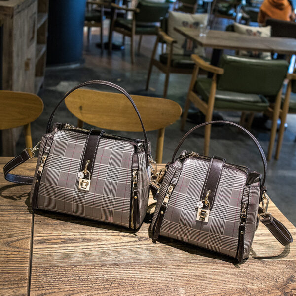 Vintage handbag bucket bag