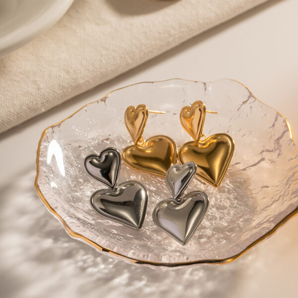 Women's Fashionable Non-fading Heart-shaped Pendant Earrings