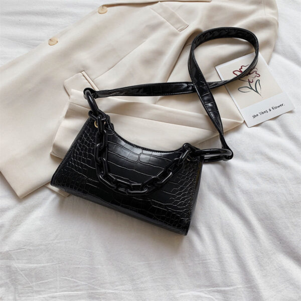 Baguette baguette under one shoulder