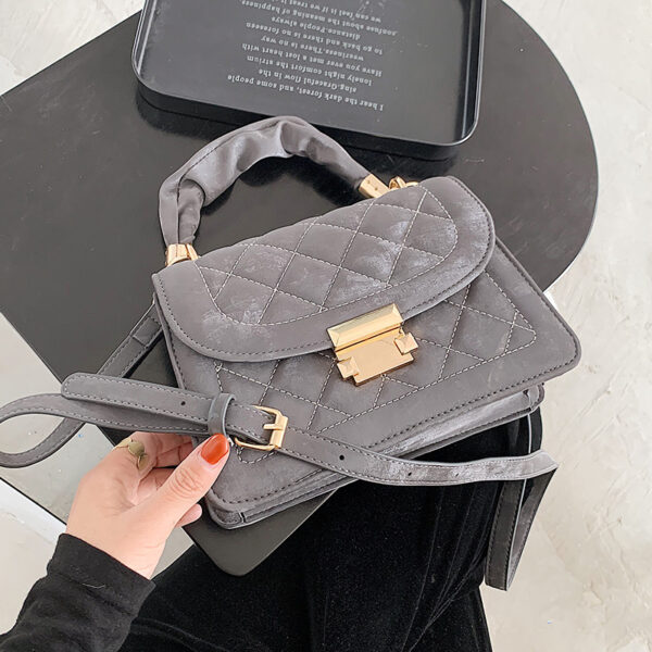 Diamond single shoulder small square bag