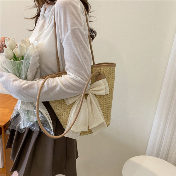 Simple Bow Grass Woven Shoulder Bag