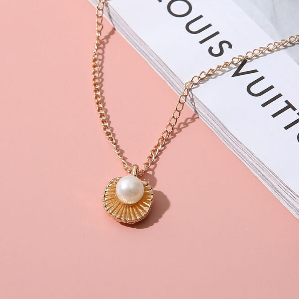 Shell Pearl Necklace Women's Clavicle Chain Versatile Simple