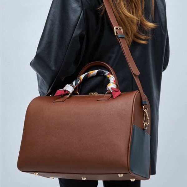 Design A Large-capacity Backpack With One Shoulder Slung Diagonally